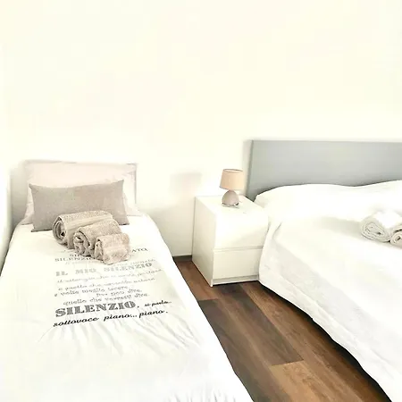 Luxury With View דירה
